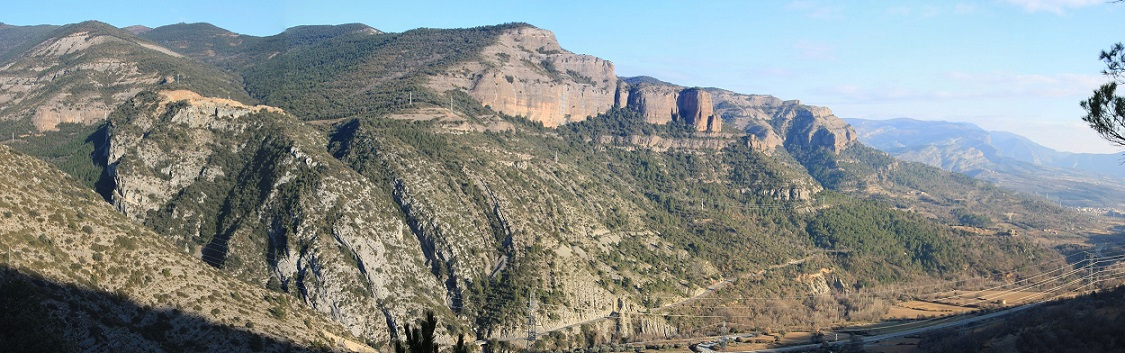 Cretaceous anticline overlaid by Oligocene conglomerates